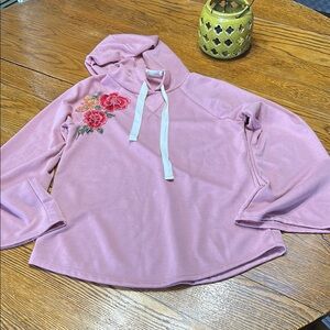 Crescent mauve rose hoodie top.  Rose appliqué on shoulder. Size Small.
